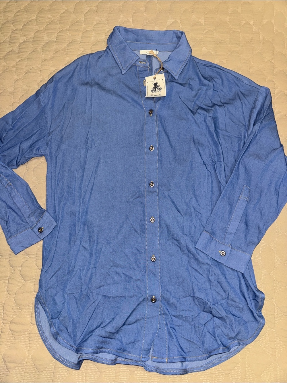 Easel Women's Light Blue Long Sleeve Button-Up Shirt NWT